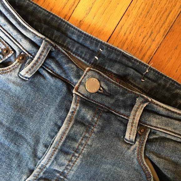 ☆ Free People Medium Wash Ankle Skinnies ☆ - Picture 6 of 8